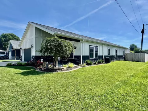 Exterior - 444 13th St, Mitchell, IN 47446 photo 2 of 11