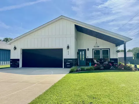 Exterior - 444 13th St, Mitchell, IN 47446 photo 1 of 11