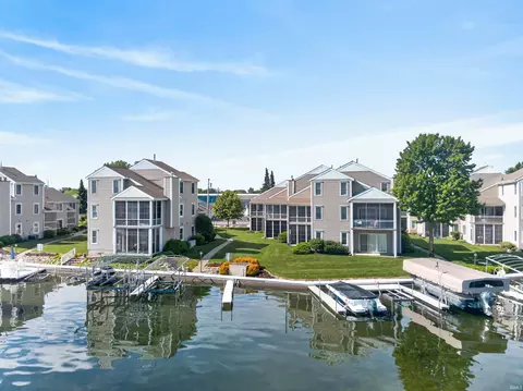 306 E Medusa St #8B, Syracuse, IN 46567