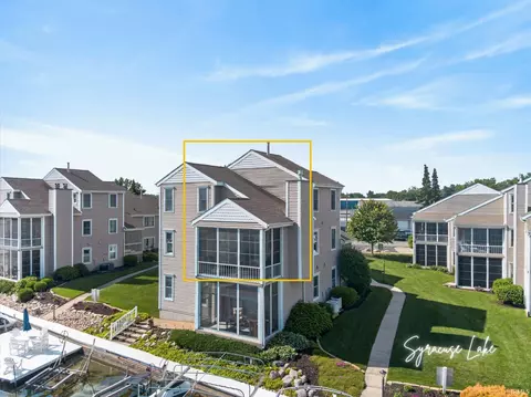 306 E Medusa St #8B, Syracuse, IN 46567