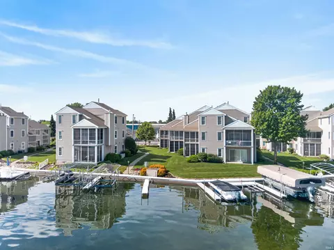 306 E Medusa St #8B, Syracuse, IN 46567