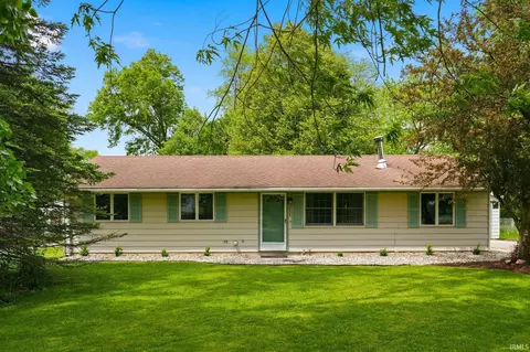 2005 Lathrop Dr, Fort Wayne, IN 46808