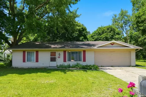 1913 Maple St, Auburn, IN 46706