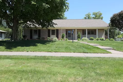 2 Stone Ridge Dr, Huntington, IN 46750
