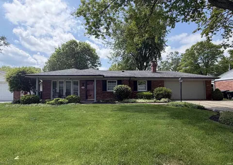 4221 N Lancaster Dr, Muncie, IN 47304