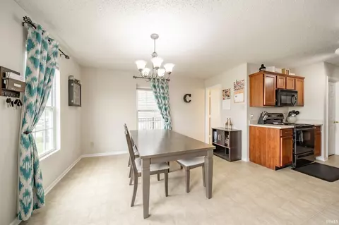 Dining - 8039 S Evening Dr, Pendleton, IN 46064 photo 1 of 4