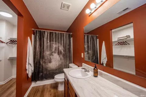 Bath - 8039 S Evening Dr, Pendleton, IN 46064 photo 1 of 2