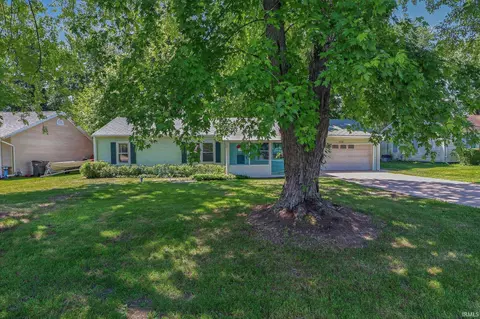 11924 Riverview Blvd, Osceola, IN 46561