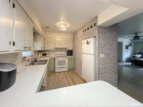 Kitchen - 3970 S 400 E, Kokomo, IN 46902 photo 2 of 2