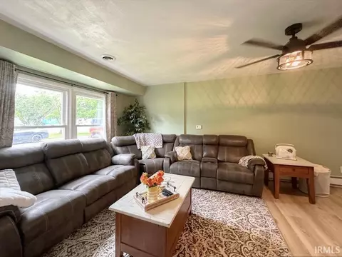 Living - 3970 S 400 E, Kokomo, IN 46902 photo 2 of 5