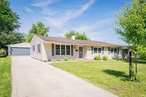 2715 Farnsworth Dr, Fort Wayne, IN 46825