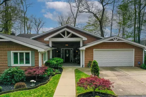 22618 Lake Shore Dr, Elkhart, IN 46514