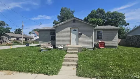 258 W White St, Frankfort, IN 46041
