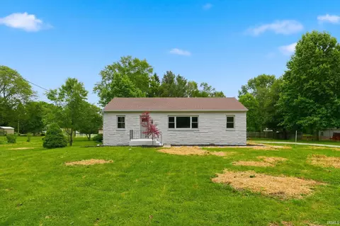 215 Hartzell Rd, New Haven, IN 46774