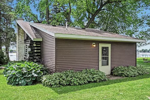 3825 Lake Shore Dr, Bremen, IN 46506