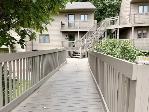 9632 S Lake Ridge Dr, Bloomington, IN 47401