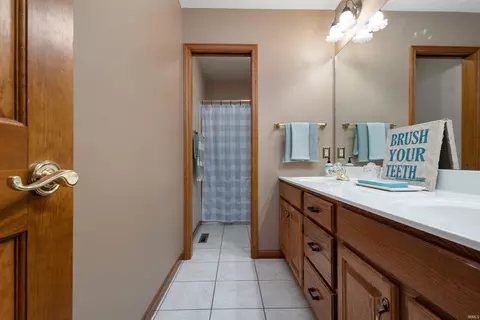 Bath - 52630 Willow Bend Dr, Granger, IN 46530 photo 5 of 5