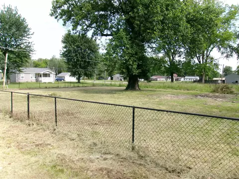 76 SE O St, Linton, IN 47441