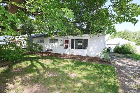 4027 Woodvale Dr, South Bend, IN 46614