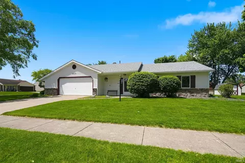 4909 Clovedale Dr, Woodburn, IN 46797