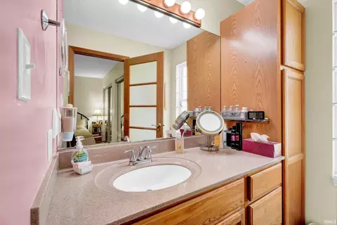 Bath - 2257 S Bent Tree Dr, Bloomington, IN 47401 photo 3 of 4