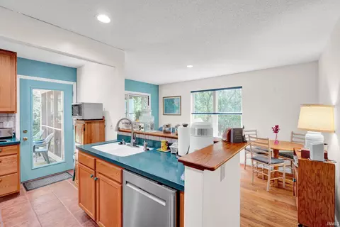 Kitchen - 2257 S Bent Tree Dr, Bloomington, IN 47401 photo 3 of 3