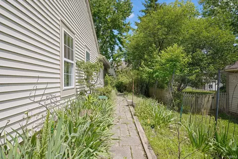 Exterior - 2257 S Bent Tree Dr, Bloomington, IN 47401 photo 12 of 13