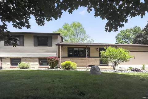 18035 Chipstead Dr, South Bend, IN 46637