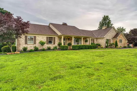 2000 Greenbrier Dr, Mount Vernon, IN 47620