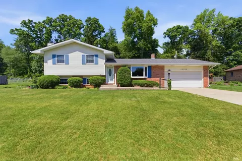 52193 Wayne Ct N, Granger, IN 46530