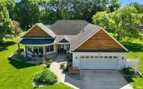 13270 Ewing St, Leo, IN 46765