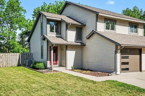 1712 College Manor Dr, Goshen, IN 46526