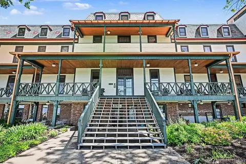 1 Park Ave #204, Winona Lake, IN 46590