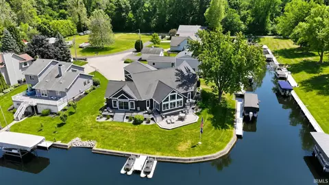 8096 E Quiet Harbor Dr, Syracuse, IN 46567