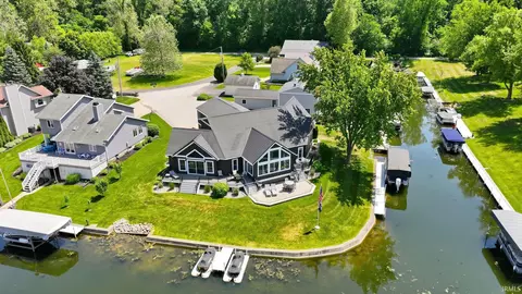 8096 E Quiet Harbor Dr, Syracuse, IN 46567