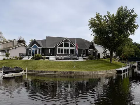 8096 E Quiet Harbor Dr, Syracuse, IN 46567