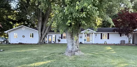 2433 N Church Rd, Vincennes, IN 47591