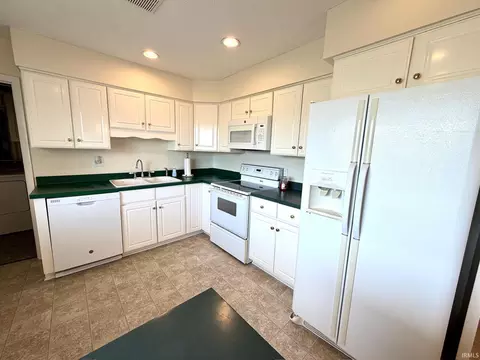 Kitchen - 325 Forest View Dr, Bedford, IN 47421 photo 2 of 6