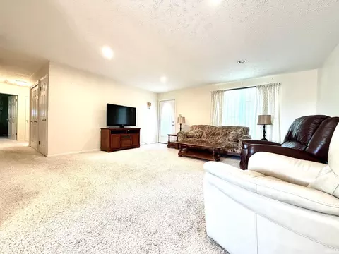 Living - 325 Forest View Dr, Bedford, IN 47421 photo 2 of 5