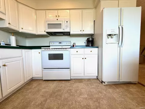 Kitchen - 325 Forest View Dr, Bedford, IN 47421 photo 4 of 6