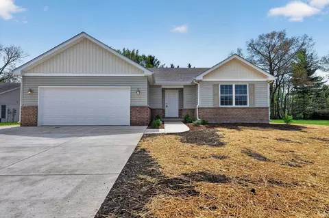 257 E Galbreath Dr, Winamac, IN 46996