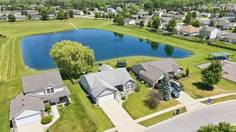 1012 Crimson Willow Dr, Huntertown, IN 46748