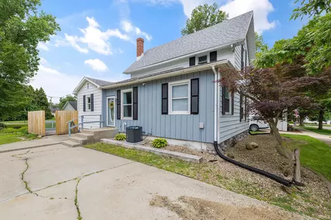 109 E Wabash Ave, Wakarusa, IN 46573