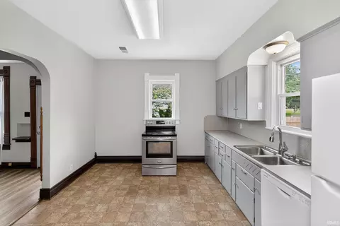 Entry Way - 109 E Wabash Ave, Wakarusa, IN 46573 photo 1 of 1