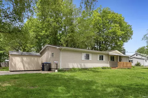 1047 E Smith St, Warsaw, IN 46580