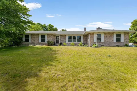 11901 Buttercup Ln, Granger, IN 46530