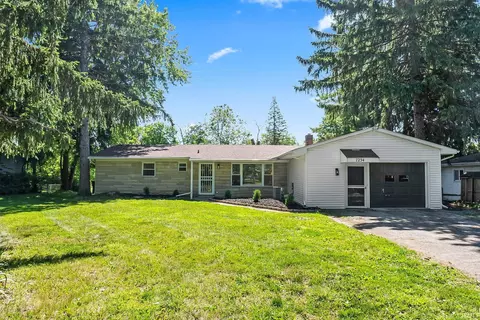 7234 Riverton Dr, Fort Wayne, IN 46825