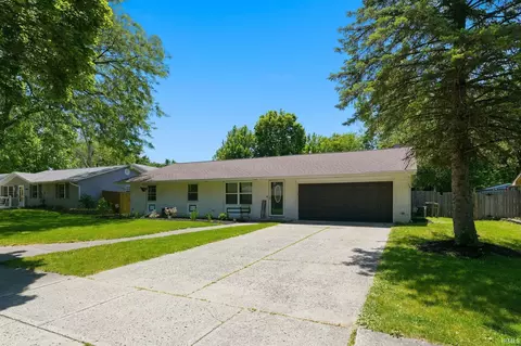 3822 Shannon Dr, Fort Wayne, IN 46835
