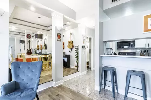 113 W Wayne St #402, Fort Wayne, IN 46802