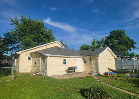 Exterior - 816 N Hickory, Dunkirk, IN 47336 photo 3 of 5